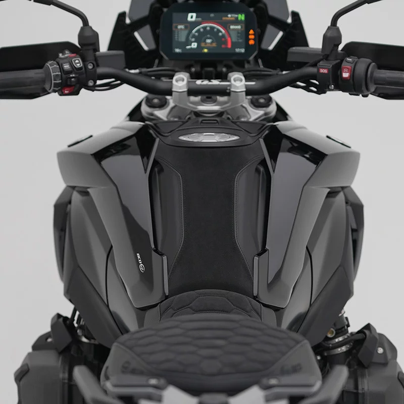 BCD_1300GS_side_scoop-glossblack (8)