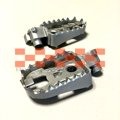 B13YamahaT7.Footpegs