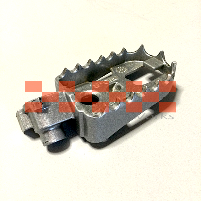 B13YamahaT7.Footpegs